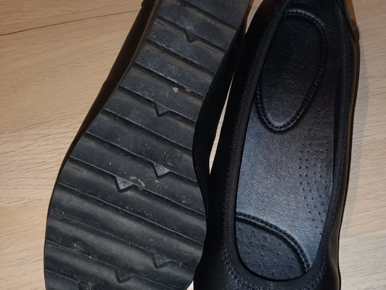 Billede 1 - Sko med kinahæl