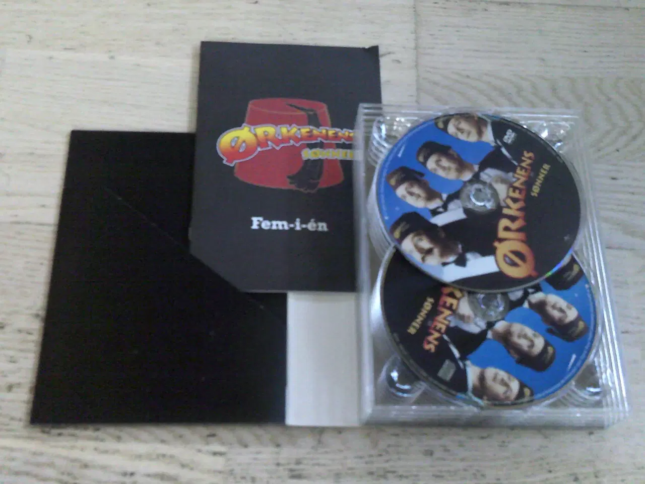 Billede 3 - ØRKENENS SØNNER - FEM I EN 5 DVD + 5 CD