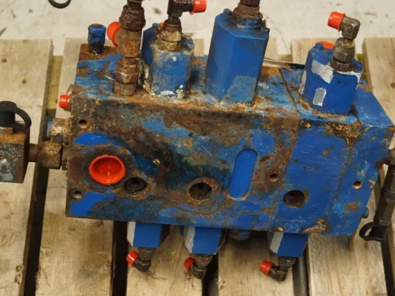 Billede 9 - Case 621D Hydraulikventil 87411110