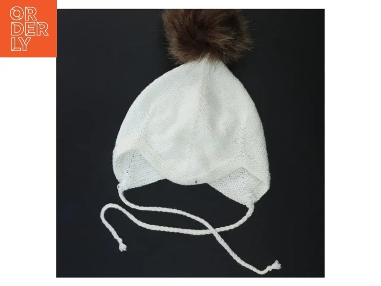 Billede 1 - Djævle hue Hvid strikket hue med kvast (str 6 mdr)