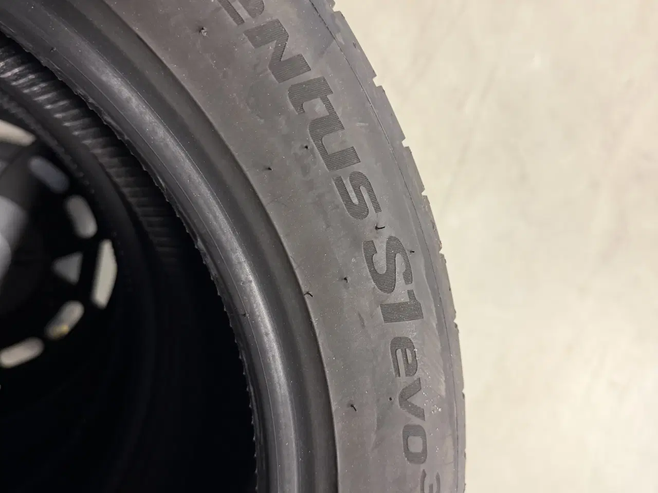 Billede 2 - 255/45/19 sommerdæk sælges. Tesla Y juniper