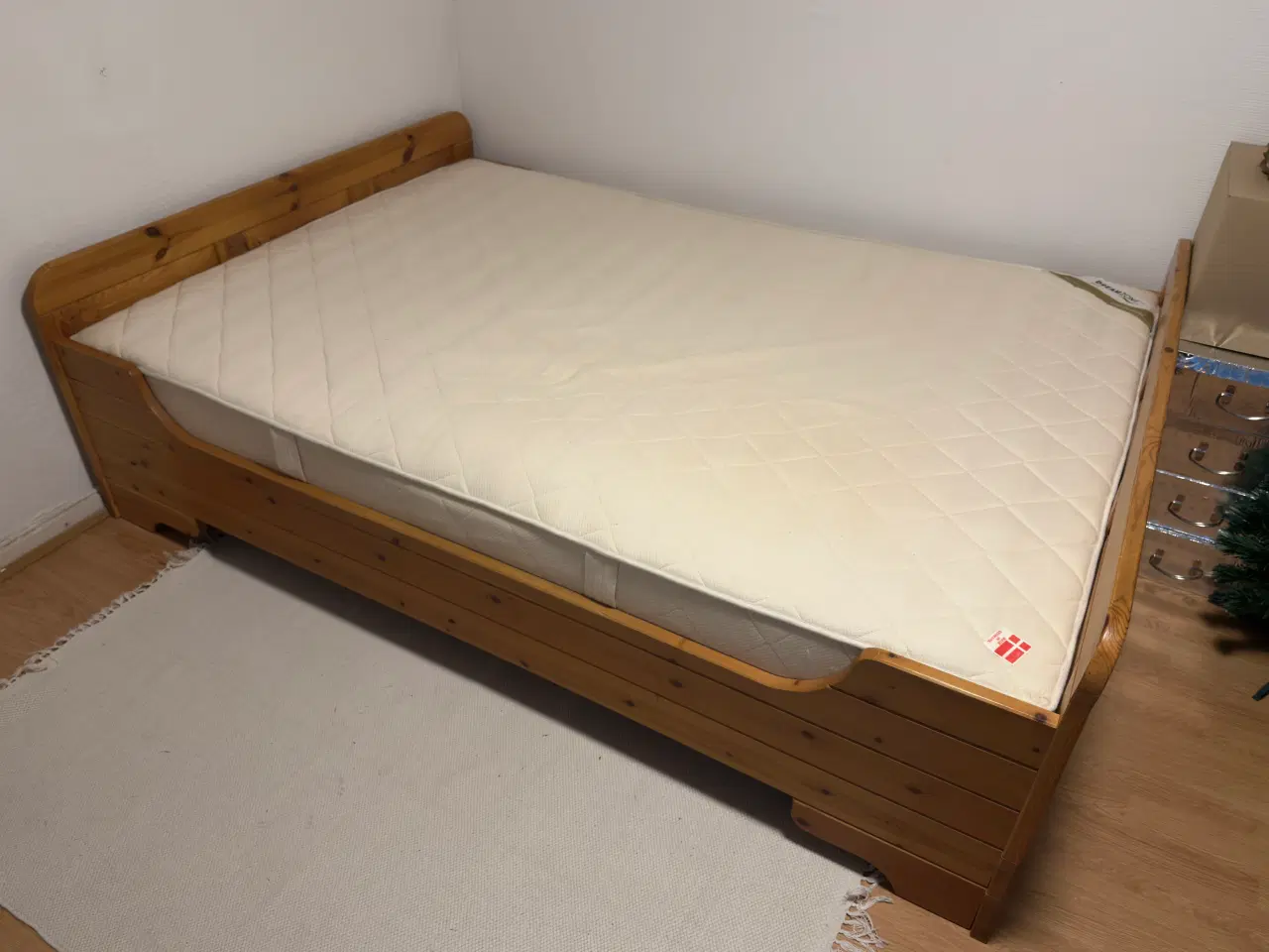 Billede 1 - Trekvart seng 140x200