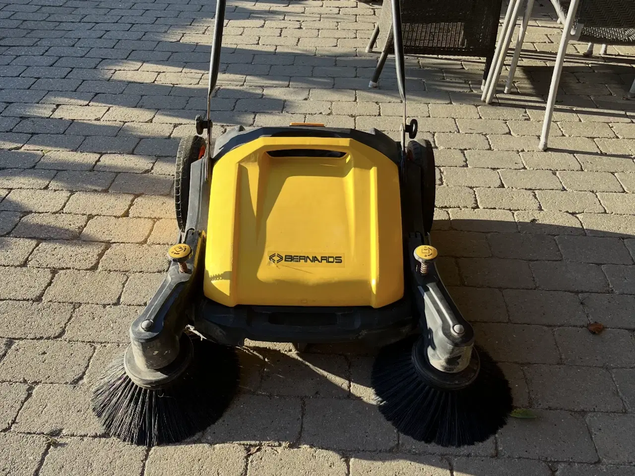 Billede 1 - Fejemaskine