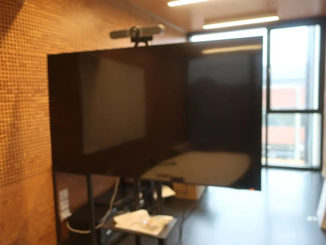 Billede 1 - SmartTV 4K SAMSUNG UE75BU8075 m. LOGITECH konferencesystem