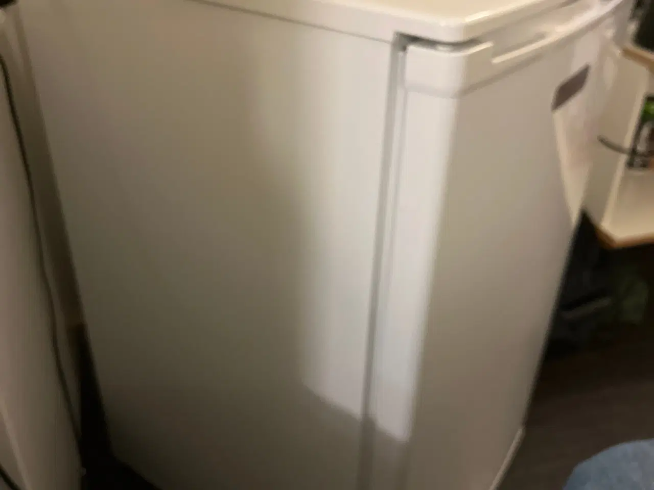 Billede 4 - Lækkert køleskab med lille fryser