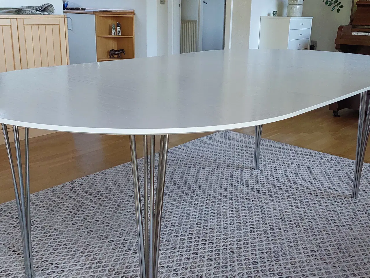 Billede 4 - Spisebord, hvidmalet, ovalt