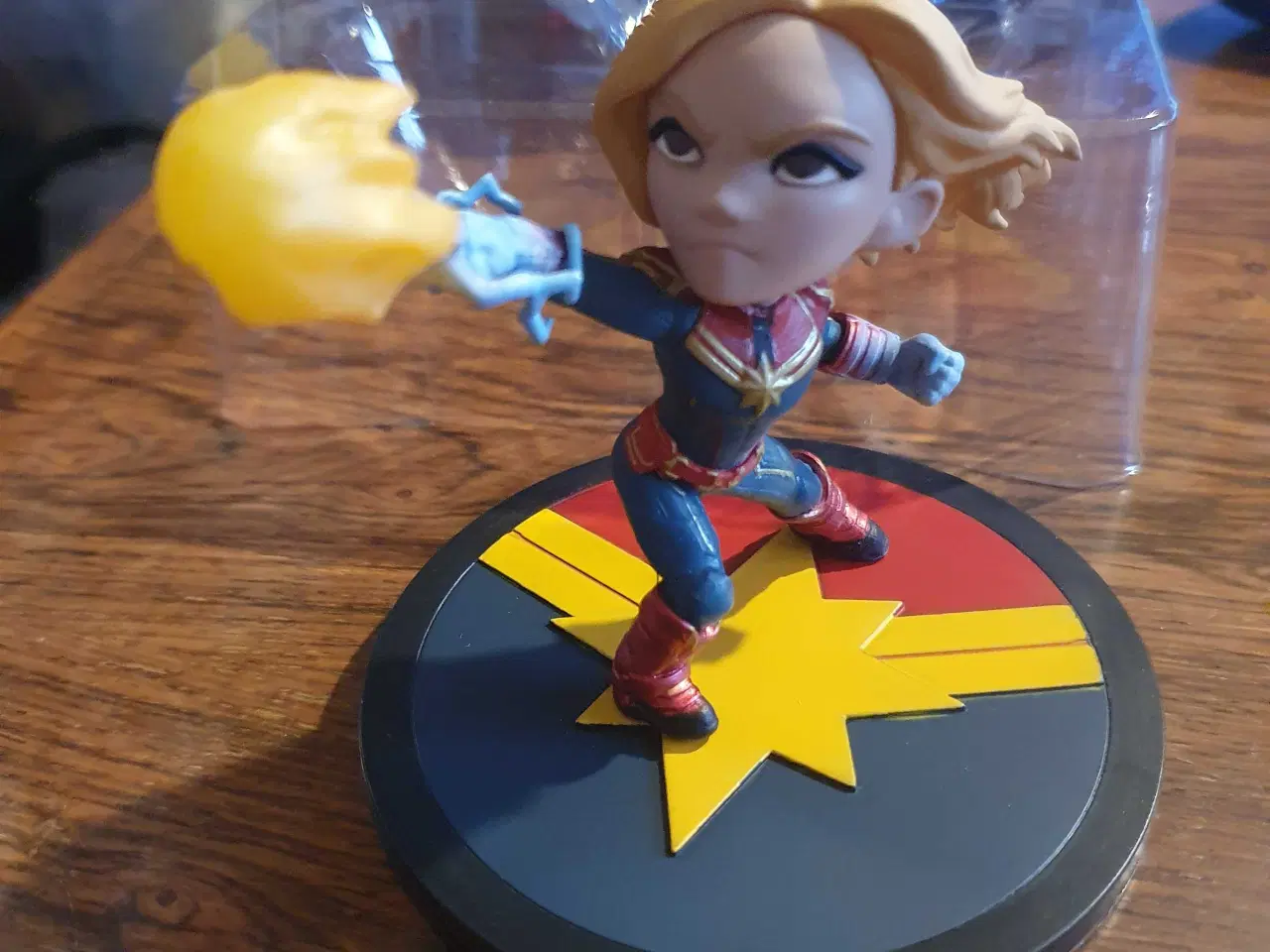 Billede 9 - Captain Marvel figur