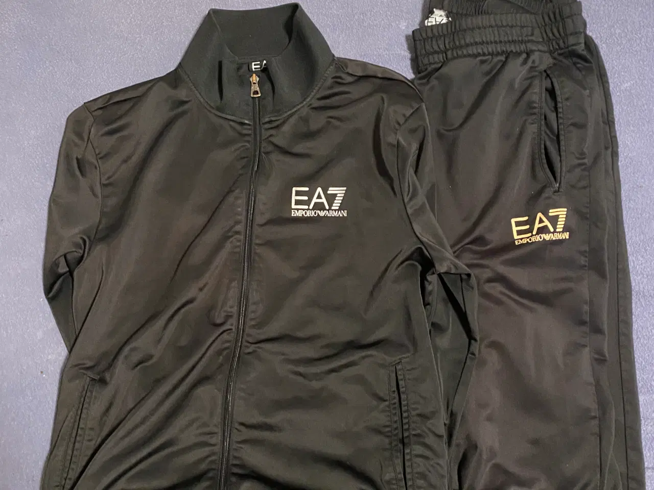 Billede 1 - EA7 Emporio Armani Joggingdragt i Sort
