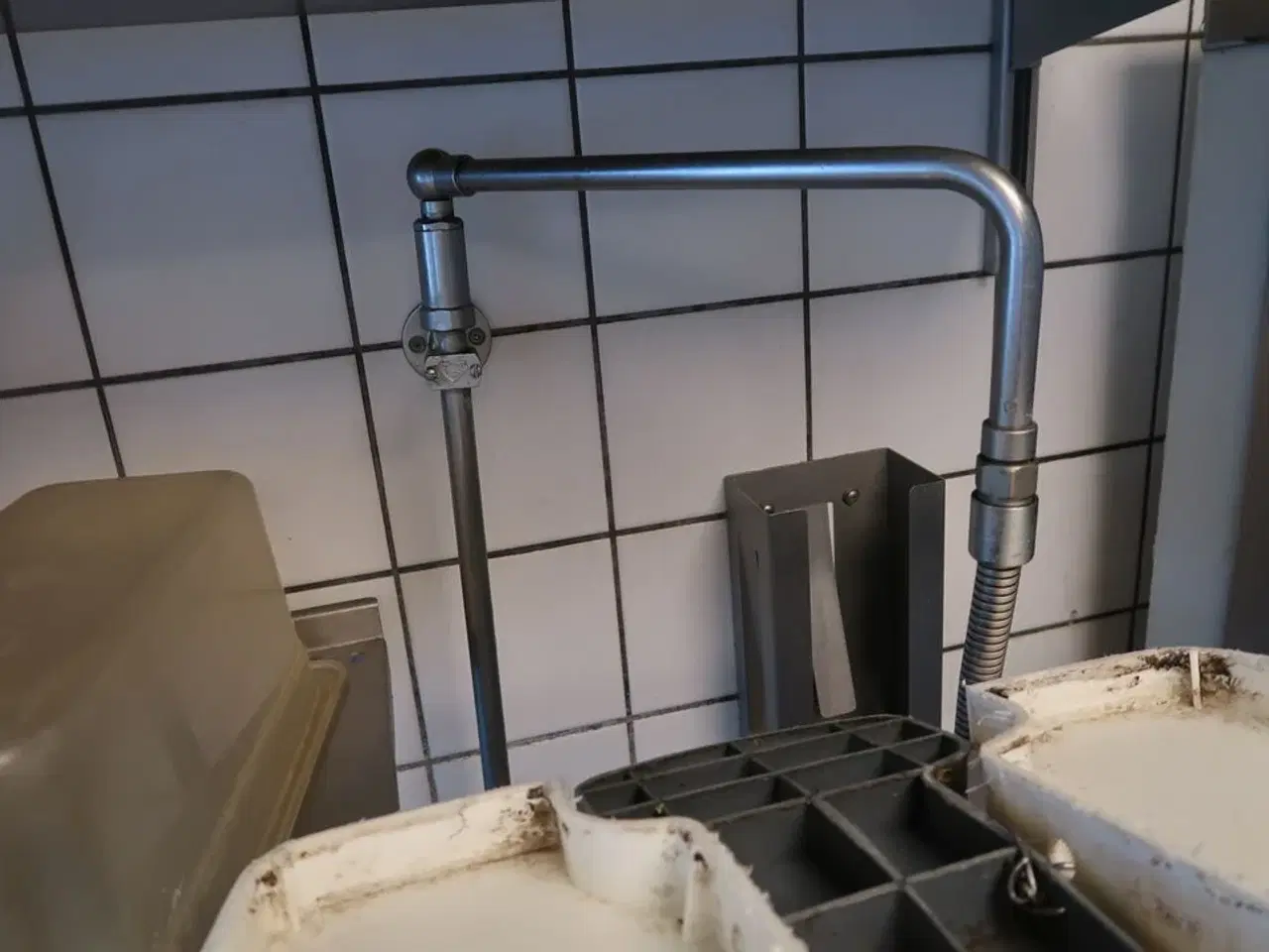 Billede 7 - Rustfri stålvaske med armatur