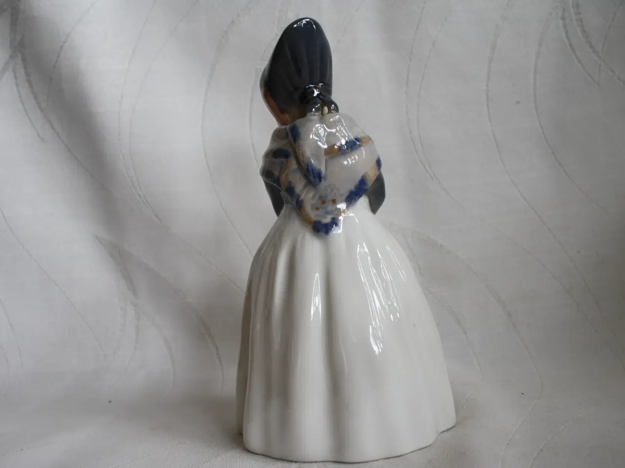 Billede 5 - Amagerpige, figur fra Royal Copenhagen