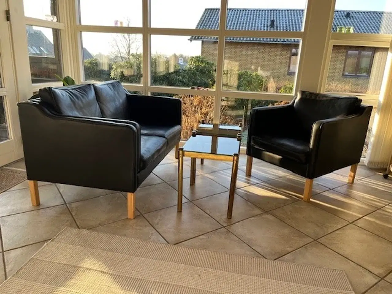 Billede 1 - Lædersofa, stol og små borde - sælges hver for sig