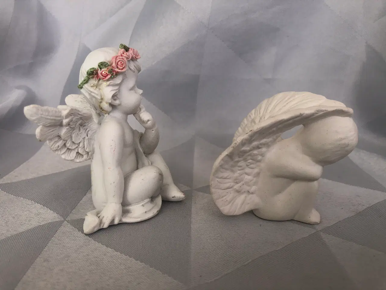 Billede 10 - To forskellige keramik engle figurer 