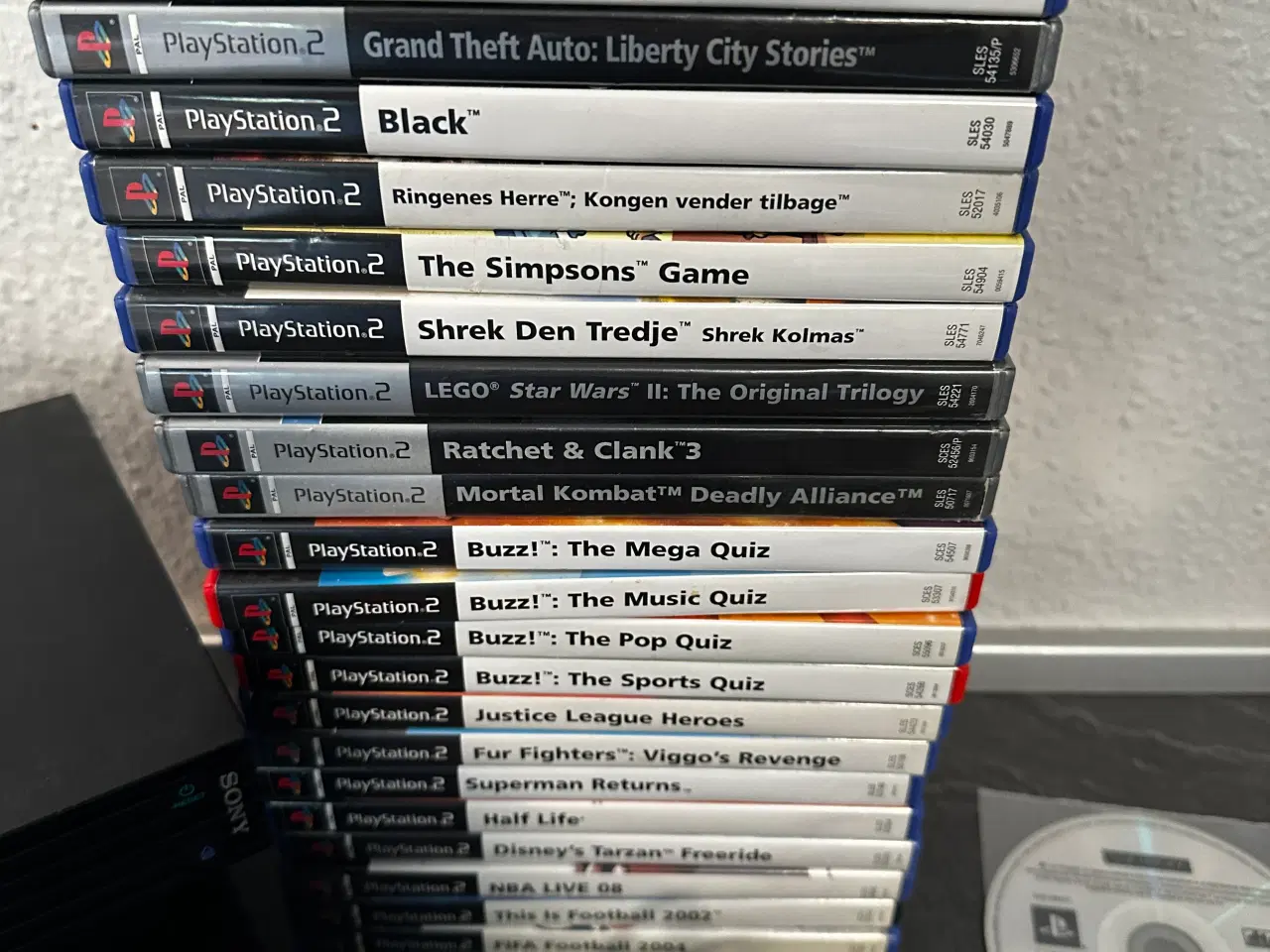 Billede 2 - Playstation 2 pakke med 2 maskiner og 27 spil