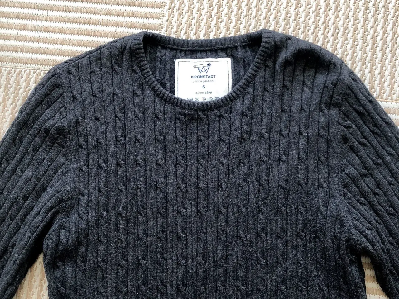 Billede 2 - Kronstadt mørkegrå striksweater. Str S. 