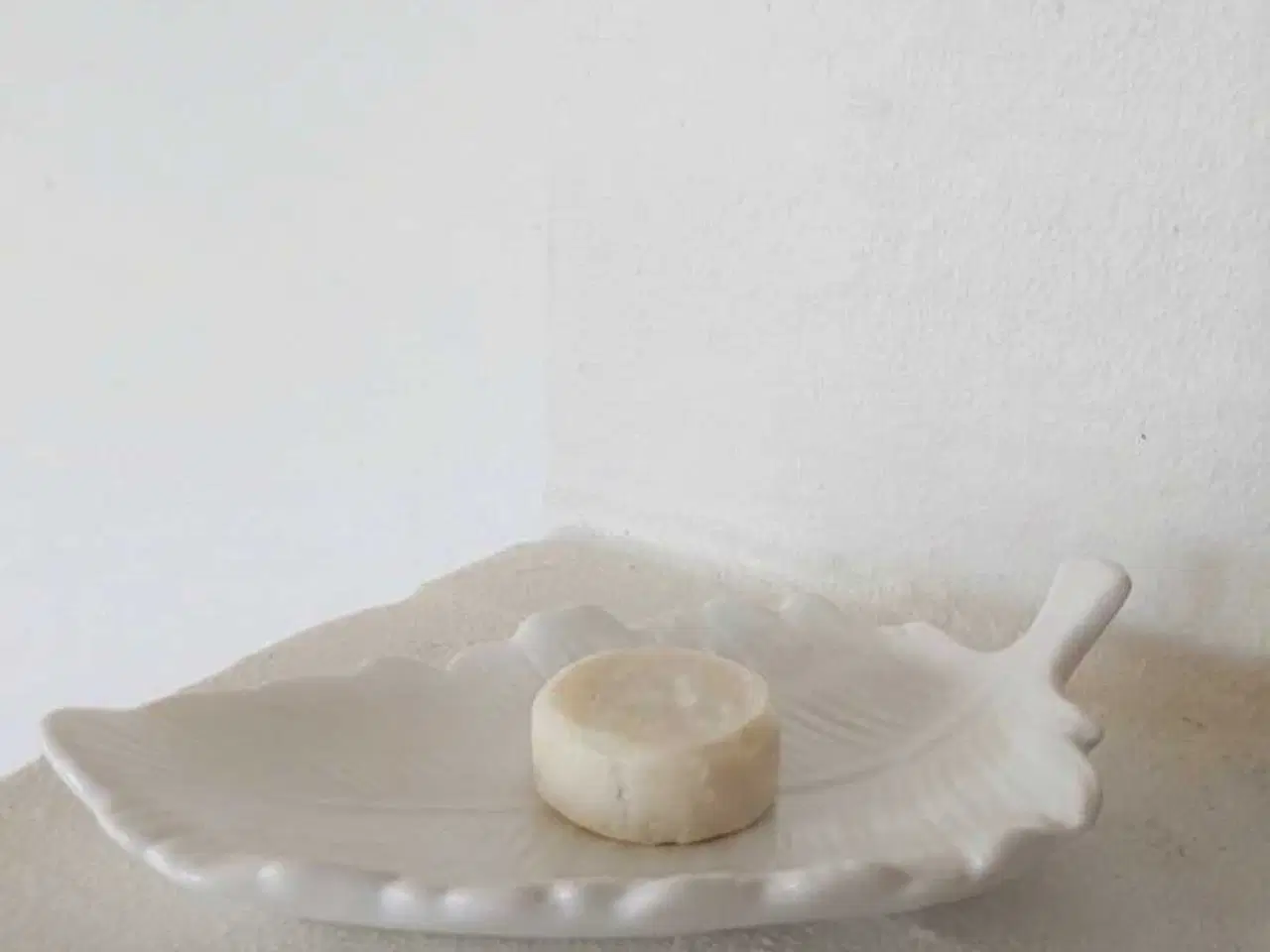 Billede 1 - Dekorativ skål (Blad/Fjer) / Smykkeskål / Fat ✨🌿