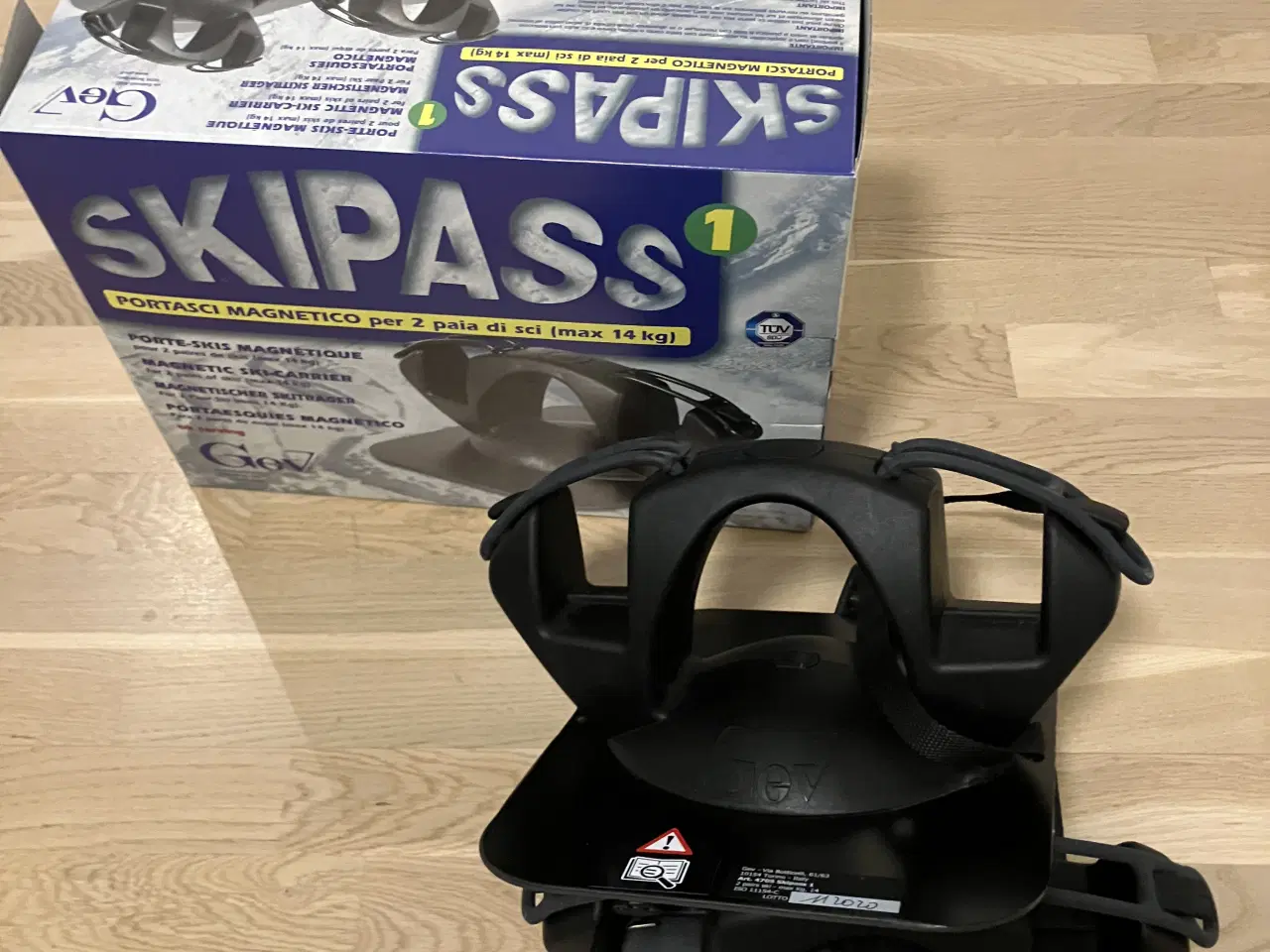 Billede 2 - Magnet skiholder til 2 par ski