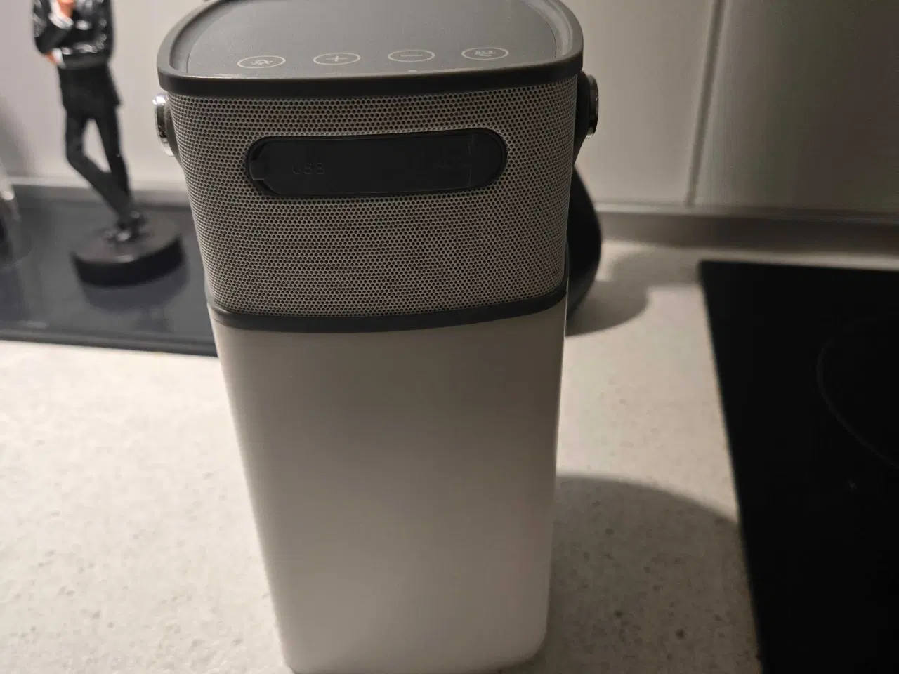 Billede 6 - Lækker højtaler med flot lys og bluetooth forbinde