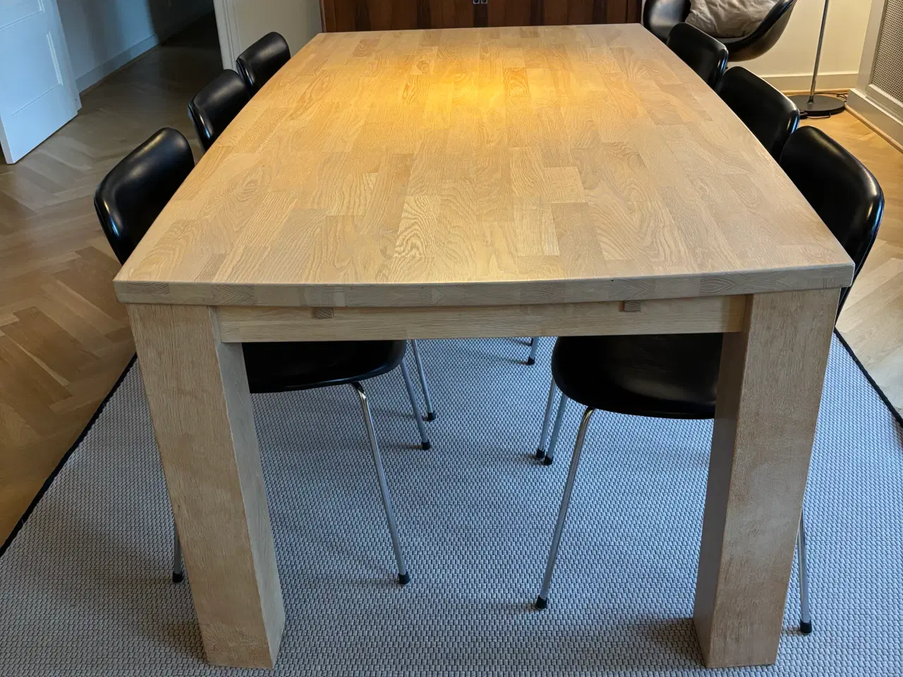 Billede 3 - Spisebord i massiv eg