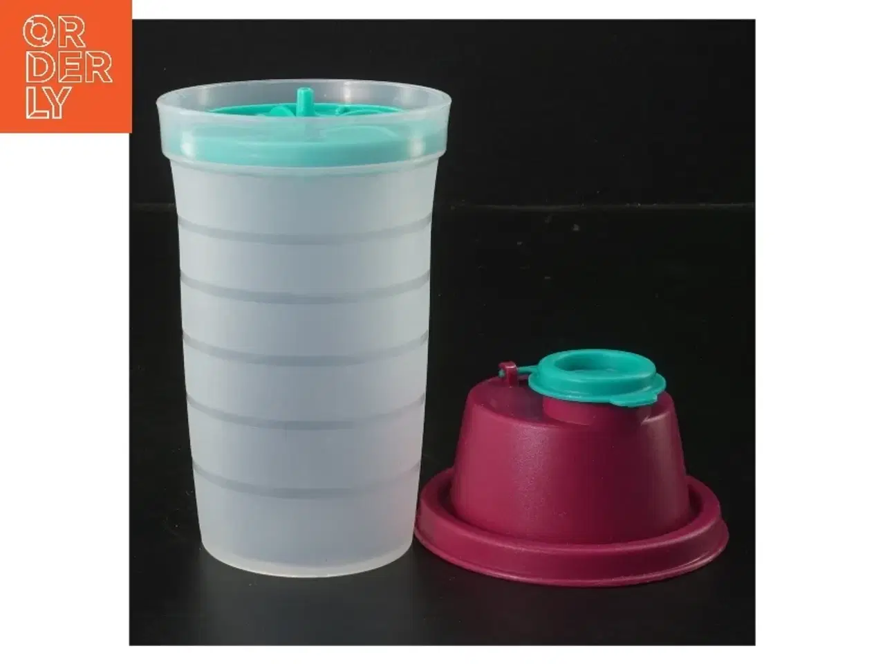 Billede 2 - Ny. shaker med låg (str. 16 cm)fra Tupperware