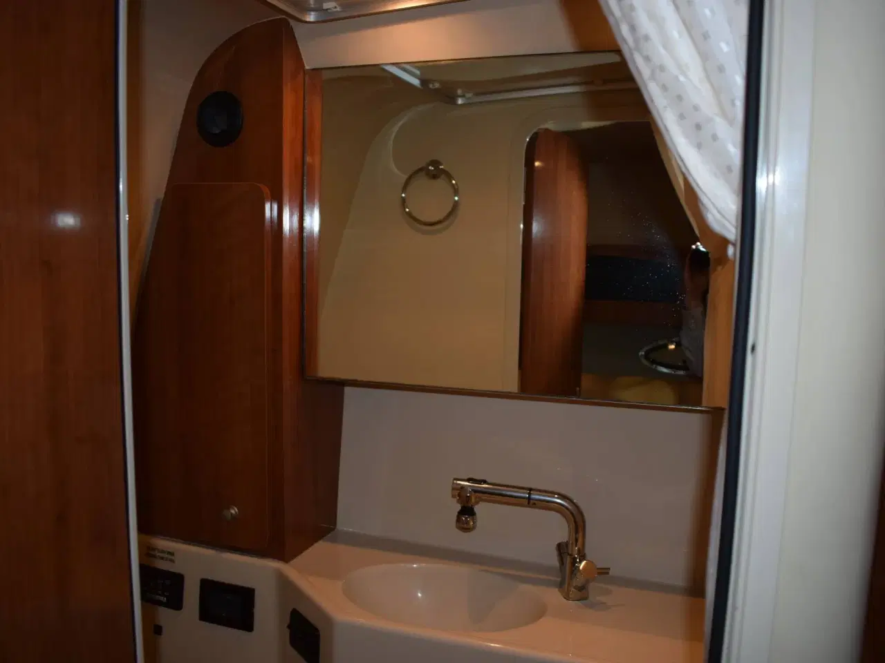 Billede 10 - Cruiser Yachts 300 Express - Twin Volvo Penta D3/Udstyr - DIESEL