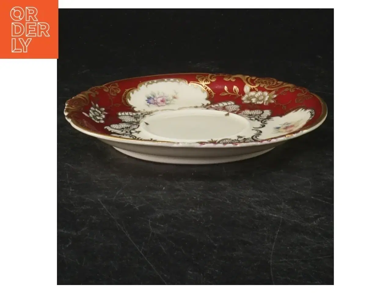Billede 2 - Dekorative porcelænstallerkener 4 stk (str. Ø. 13 cm. 4 styk)