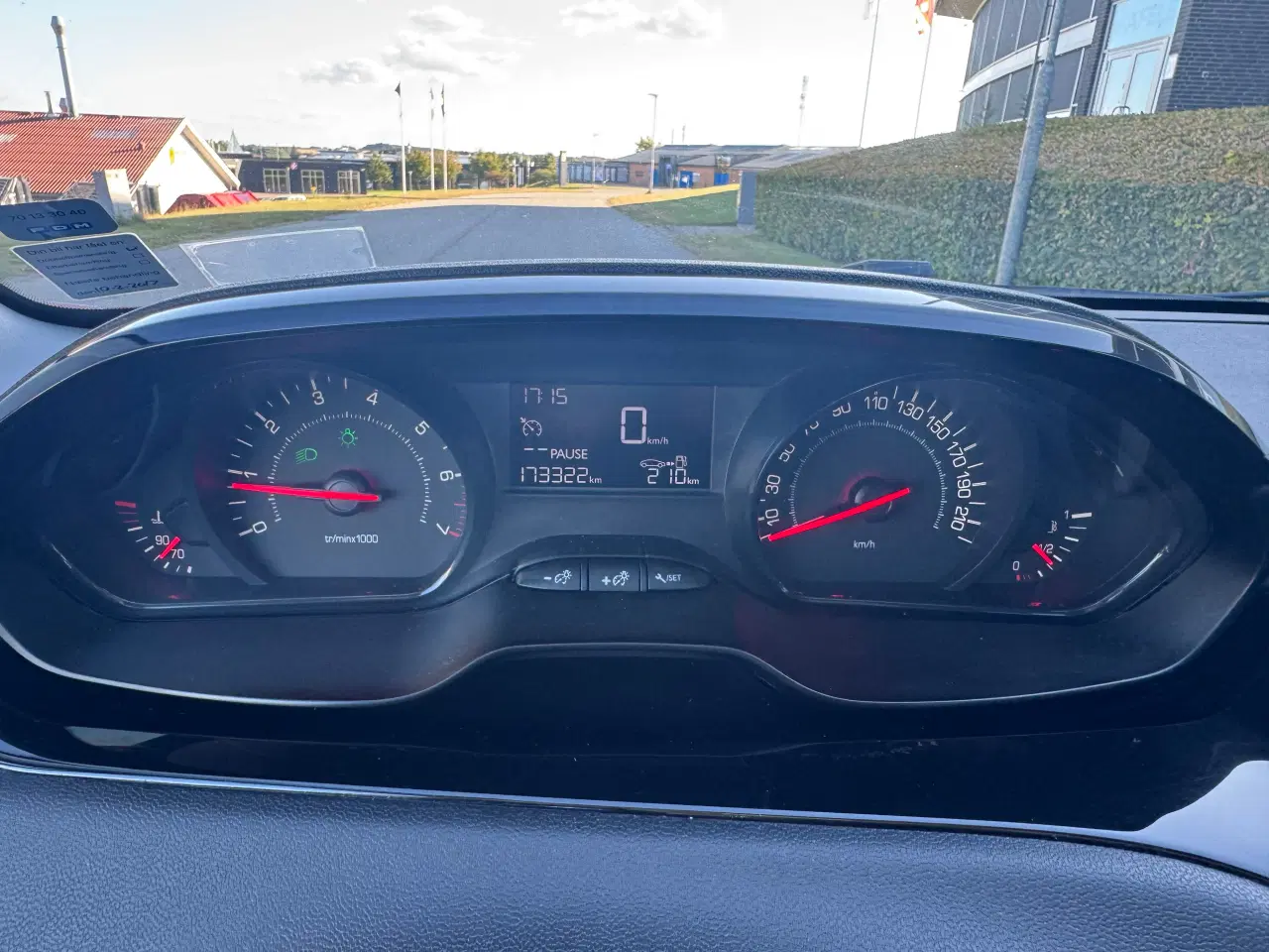 Billede 14 - 🚗 Peugeot 208 VTi 1.0 – 2015 – Økonomisk & Velhol