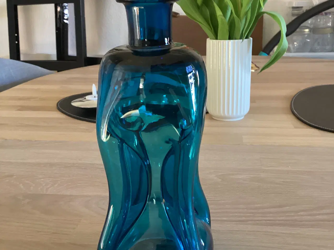 Billede 1 - Blå Holmegård klukflaske sælges.