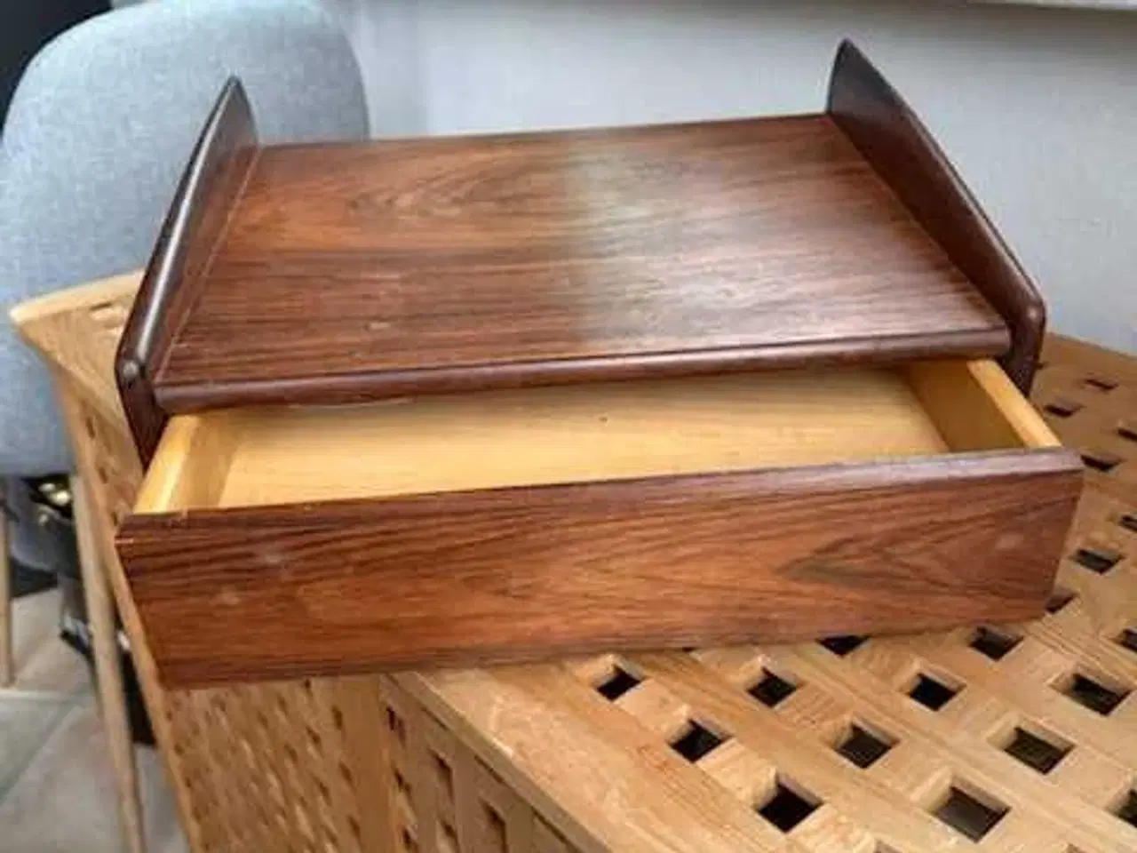 Billede 1 - Købes: svævende sengebord 