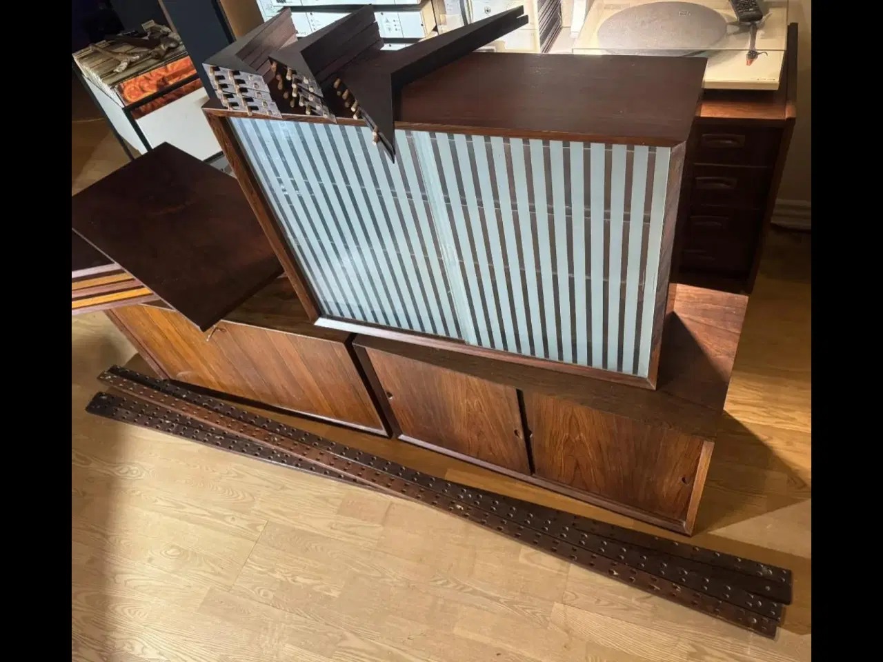 Billede 2 - Poul Cadovius. Væghængt reol system