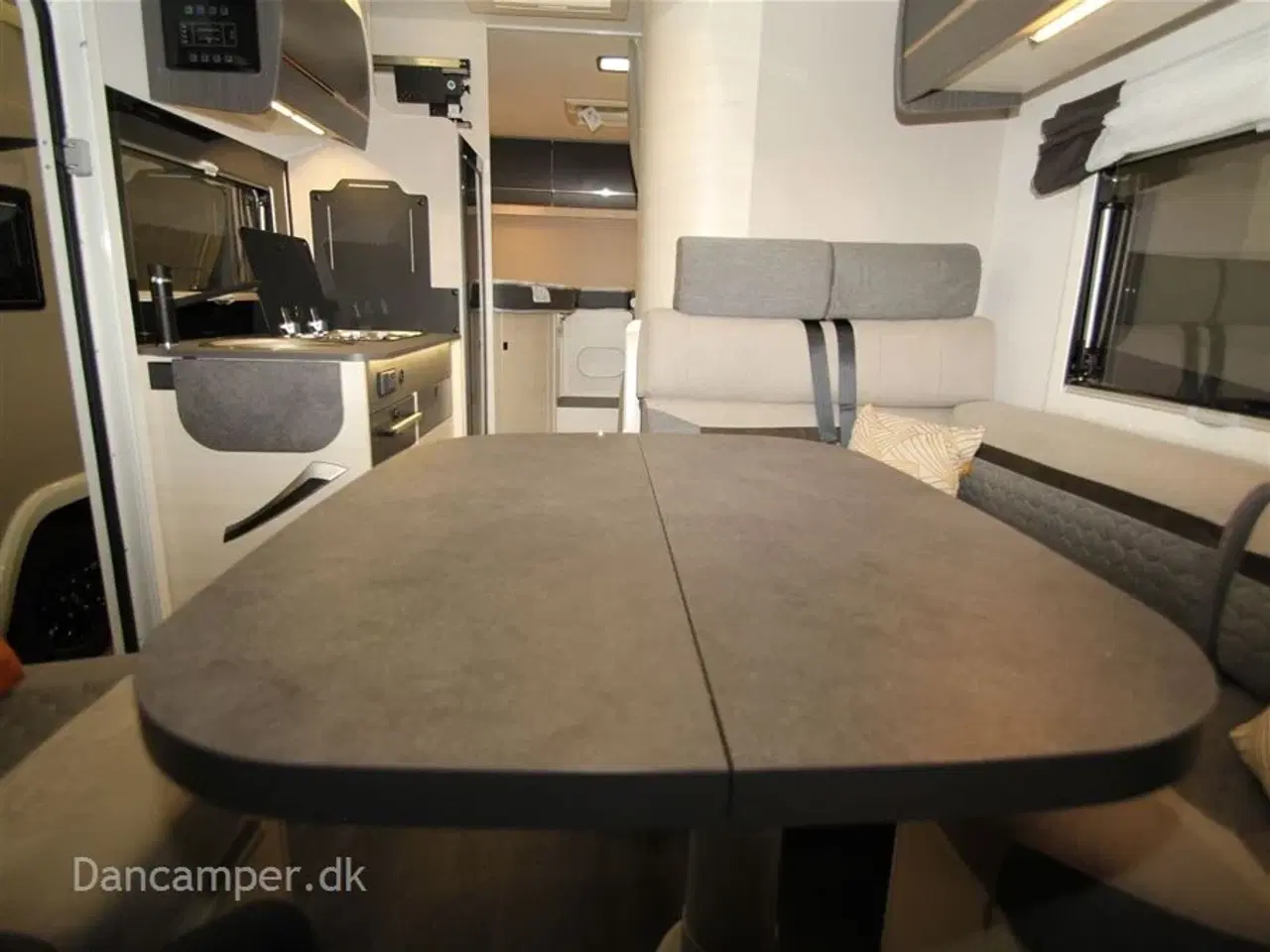 Billede 6 - 2022 - Chausson Titanium 627 GA Premium   2022 model. Enkeltsenge + hæve-/sænkeseng, 5 selepladser, 4 sovepladser mulighed for 5, 170Hk Aut, Bi-Xeneon med ledlys,meget udstyr