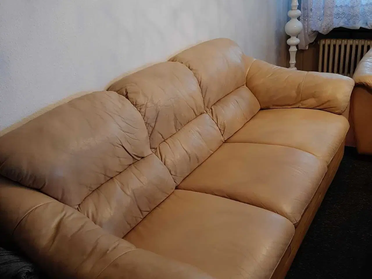 Billede 3 - Ældre beige lædersofasæt - 3+2, ok stand!