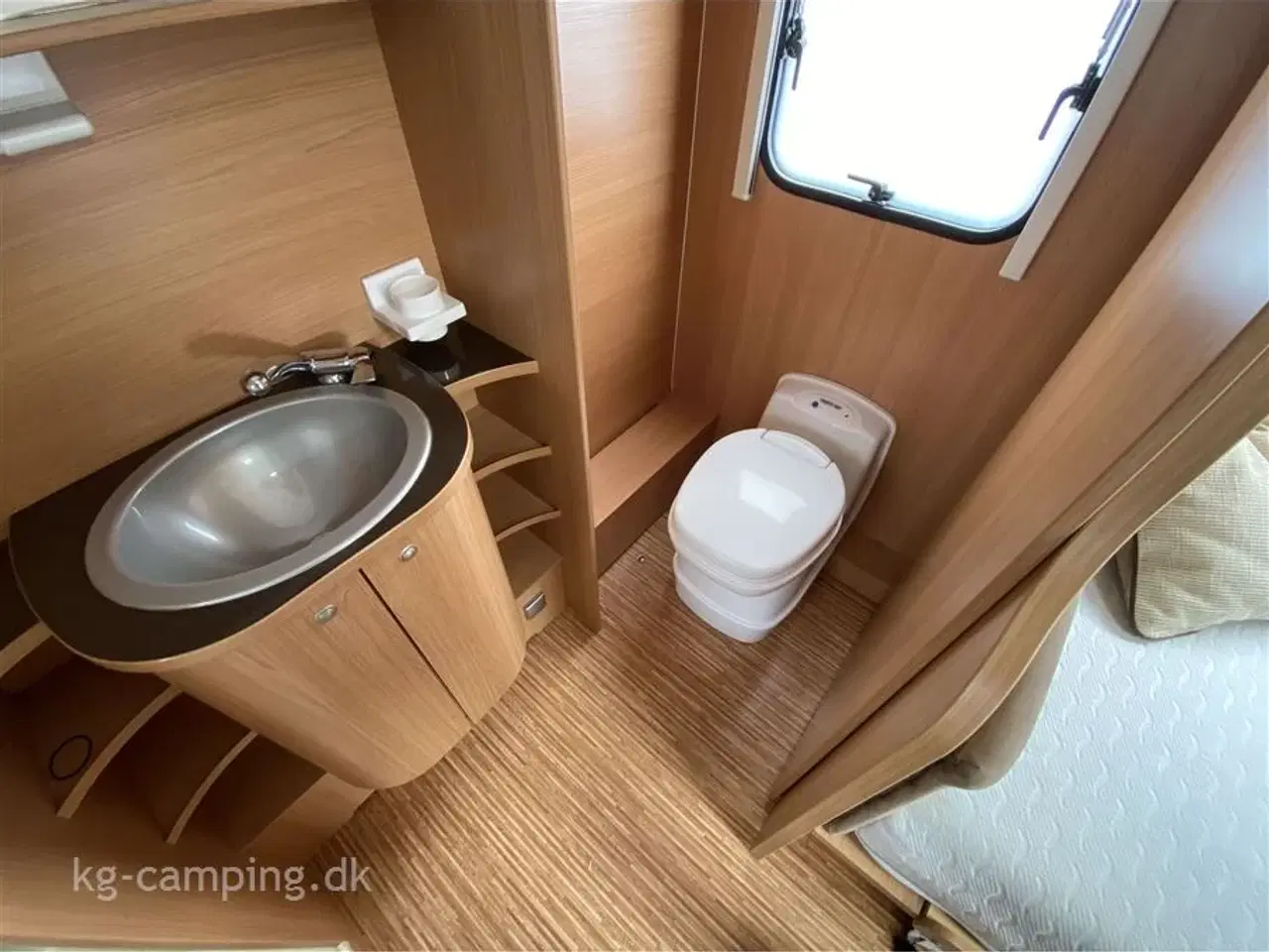 Billede 6 - 2010 - Adria Adora 542 UT VELHOLDT MED ENKELTSENGE OG RUNDSIDDEGRUPPE. MOVER