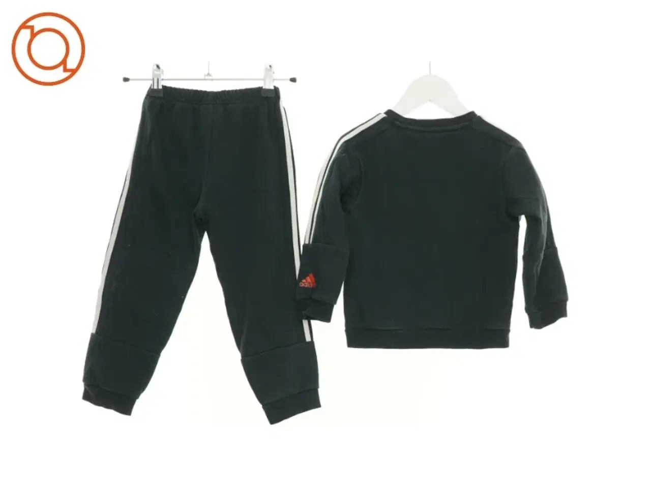 Billede 2 - Sæt træningstøj fra Adidas (str. 104 cm)