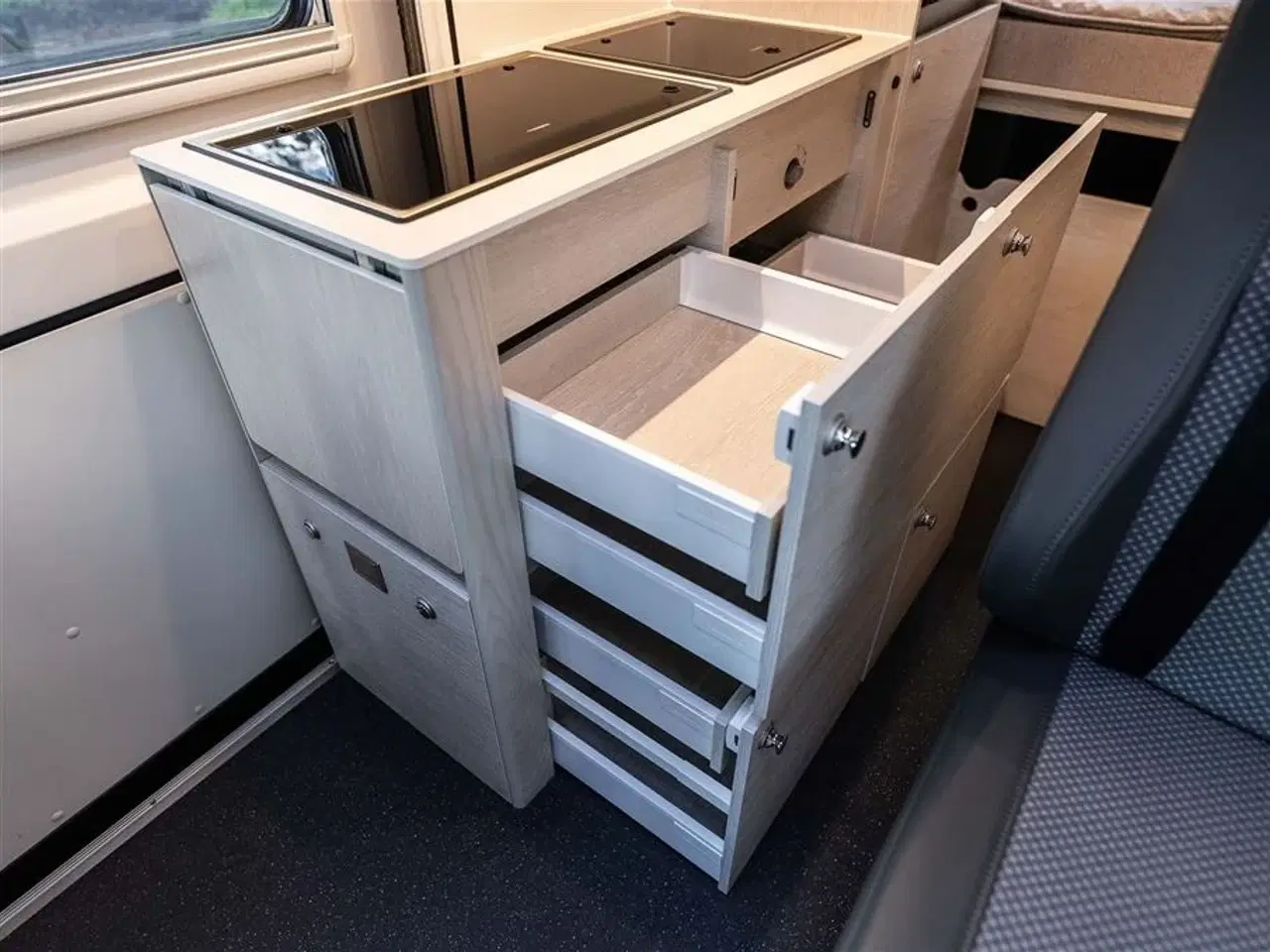 Billede 17 - 2026 - Tourne 6.0 Cruise aut. gear - Black   Den originale Tourne