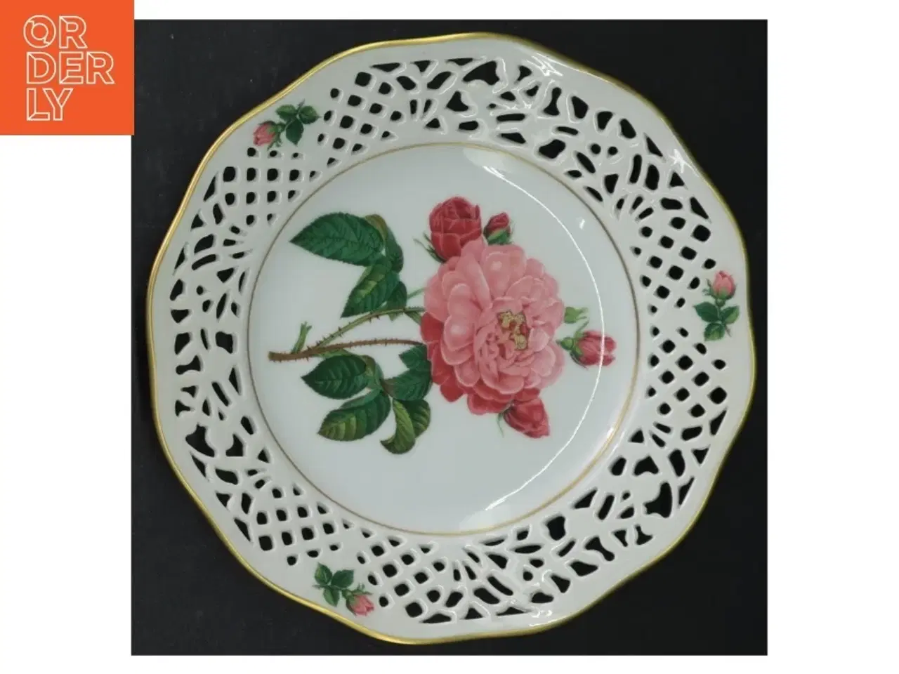 Billede 12 - Porcelænstallerkener med gennembrudt kant og rosendekoration fra Firkløveren