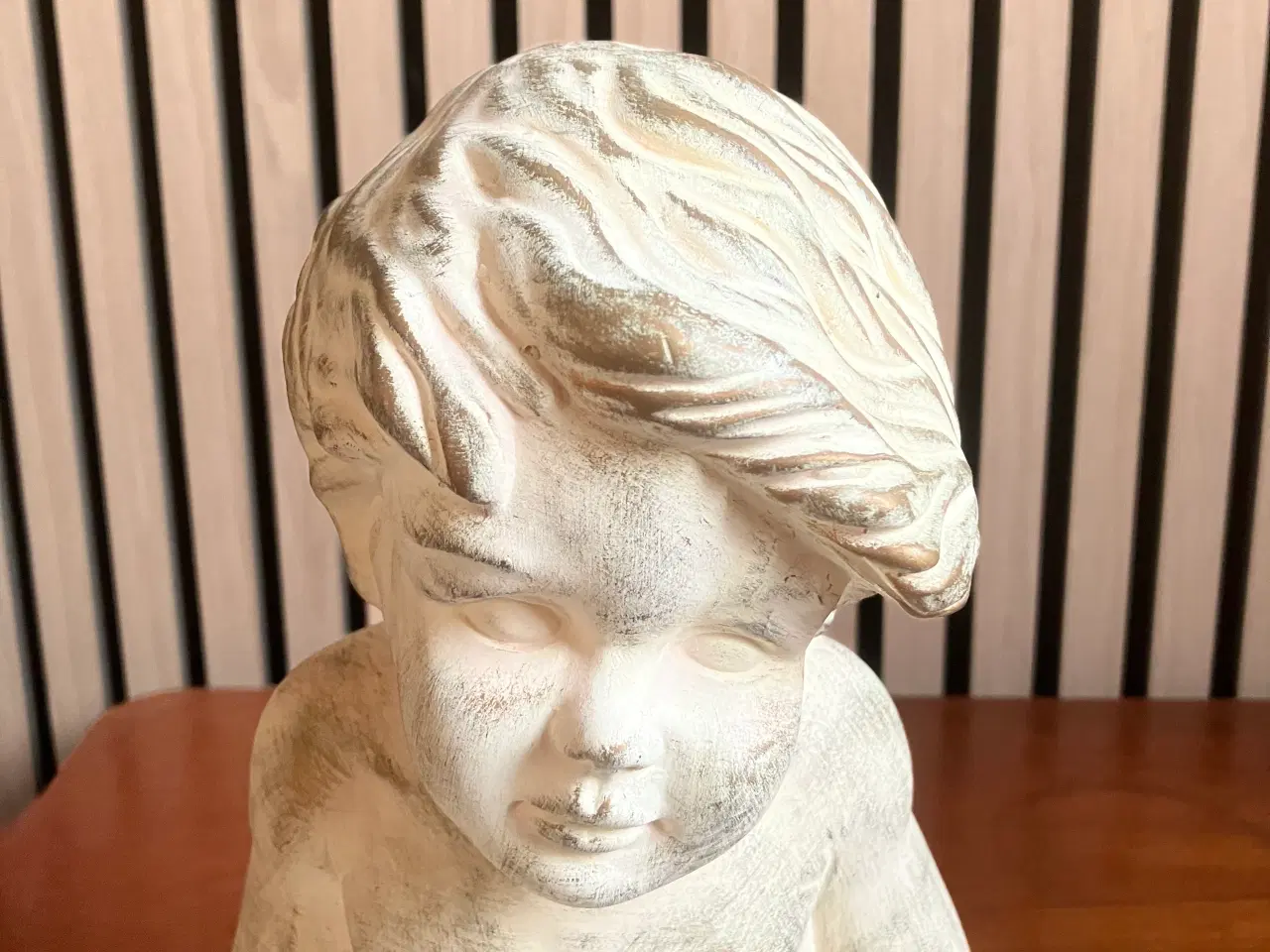 Billede 2 - Sød Siddende figur/skulptur