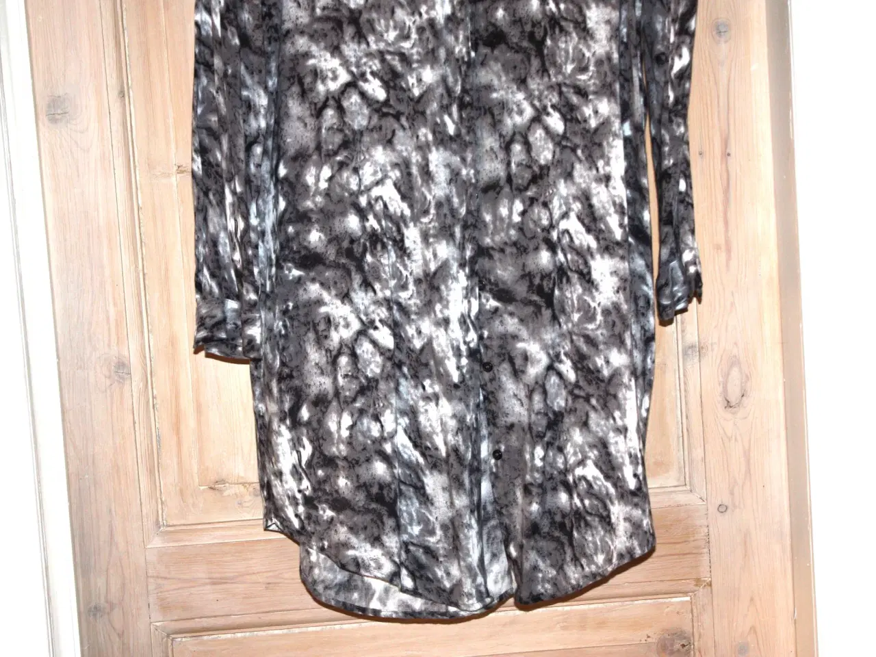 Billede 4 - Blusekjole str. ca 40 hofter 104 cm