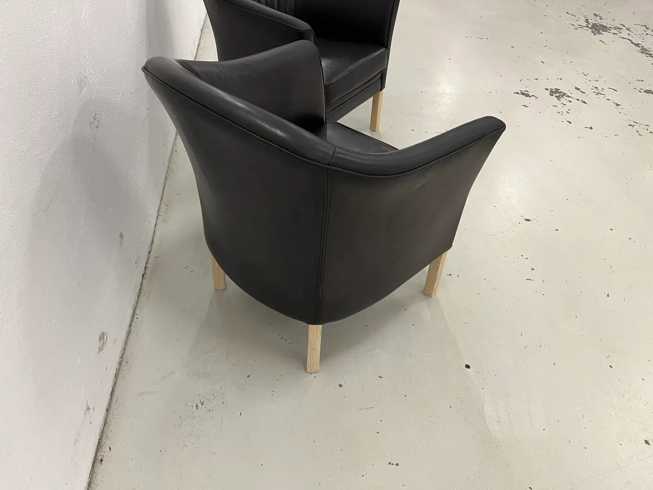 Billede 8 - 2 Mogens Hansen MH80 stole i sort premium læder.