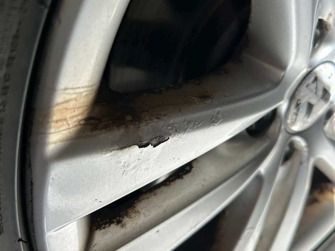 Billede 6 - VW 17" Alu-fælge monteret med næsten nye Helårsdæk