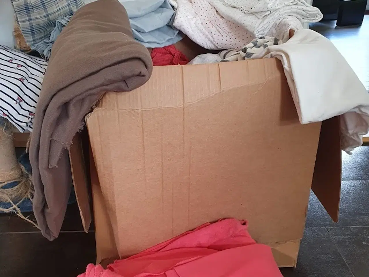 Billede 1 - Stof - isoli, jersey mm i lykkepose 