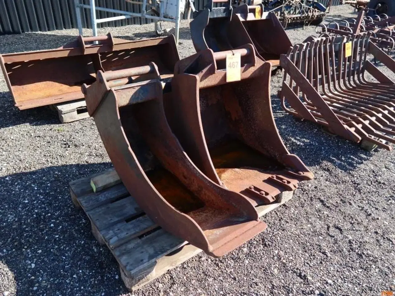 Billede 1 - GRAVESKOVLE.