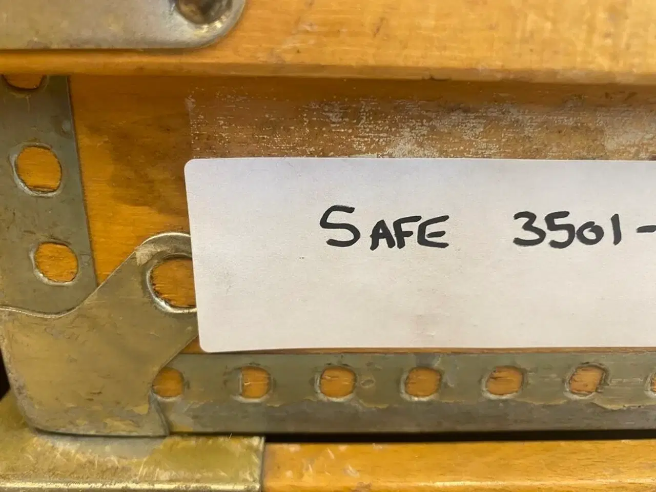 Billede 12 - 11 stk. kasser med nøgler