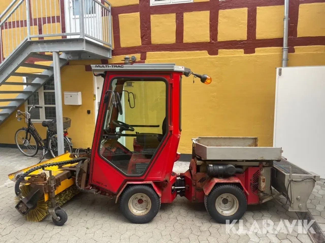 Billede 2 - Redskabsbærer Multi-Trac L327-4