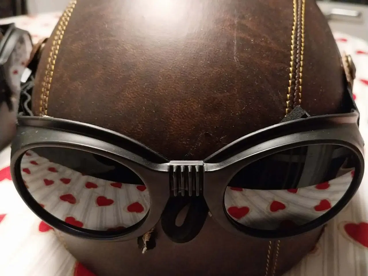 Billede 5 - Hjelm retro læder-look med briller str L og M  