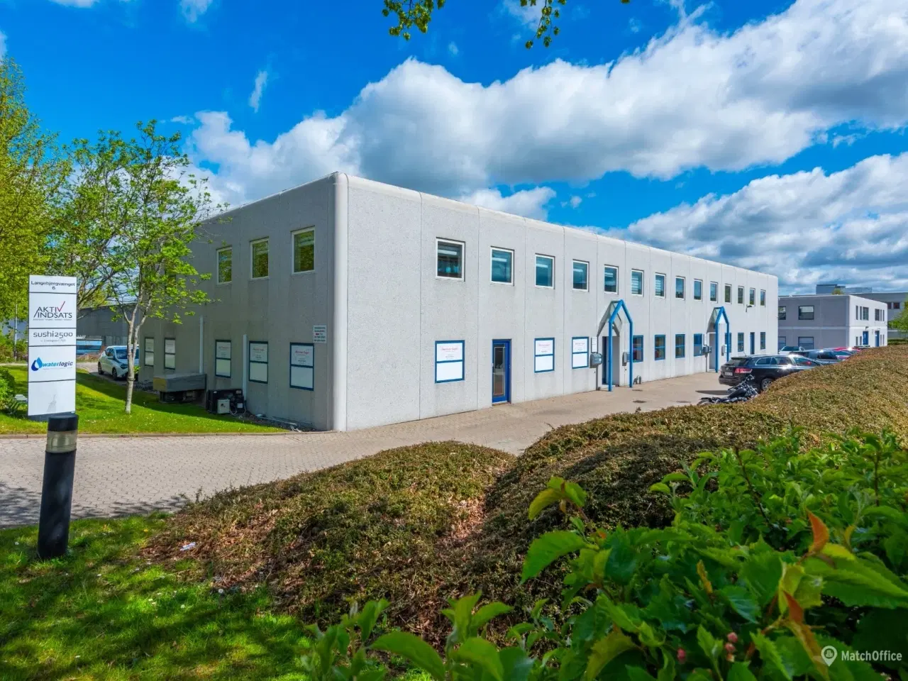 Billede 1 - Lyst og rummeligt lejemål med god placering