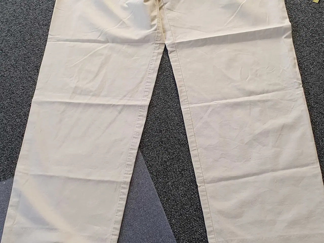 Billede 1 - Beige farvet bukser  str xl
