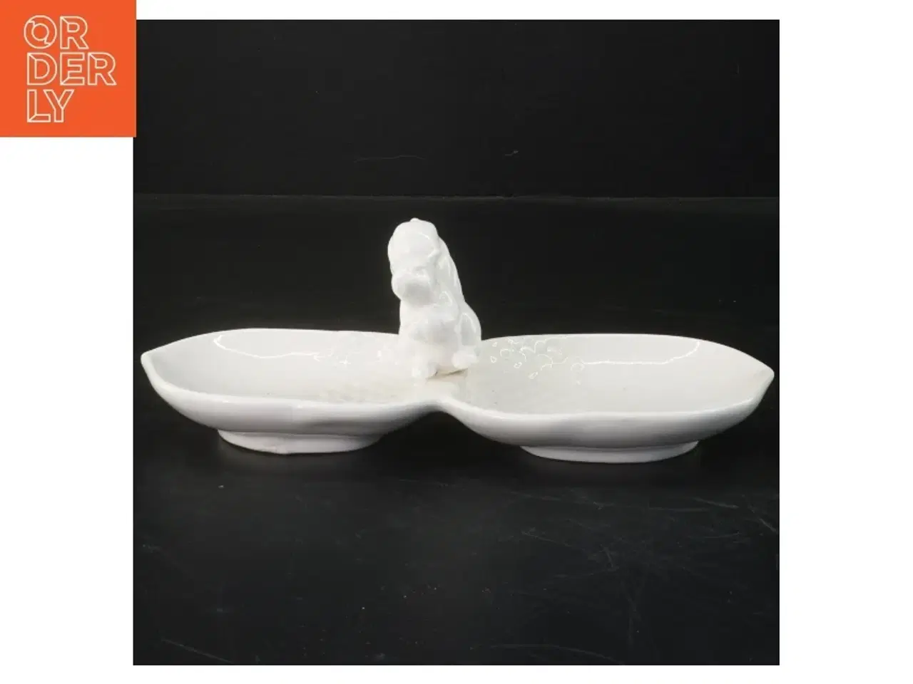 Billede 1 - Keramisk dobbelt skål med Egern skulptur (str. 24x7 cm)