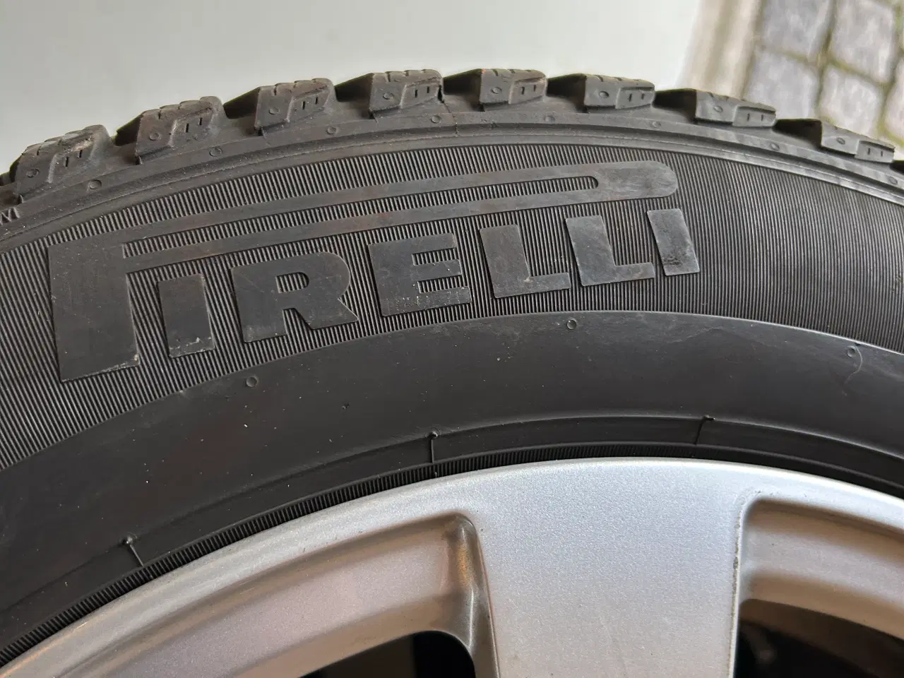 Billede 2 - Lækkert Pirelli vinterdæk på Mercedes alu fælg