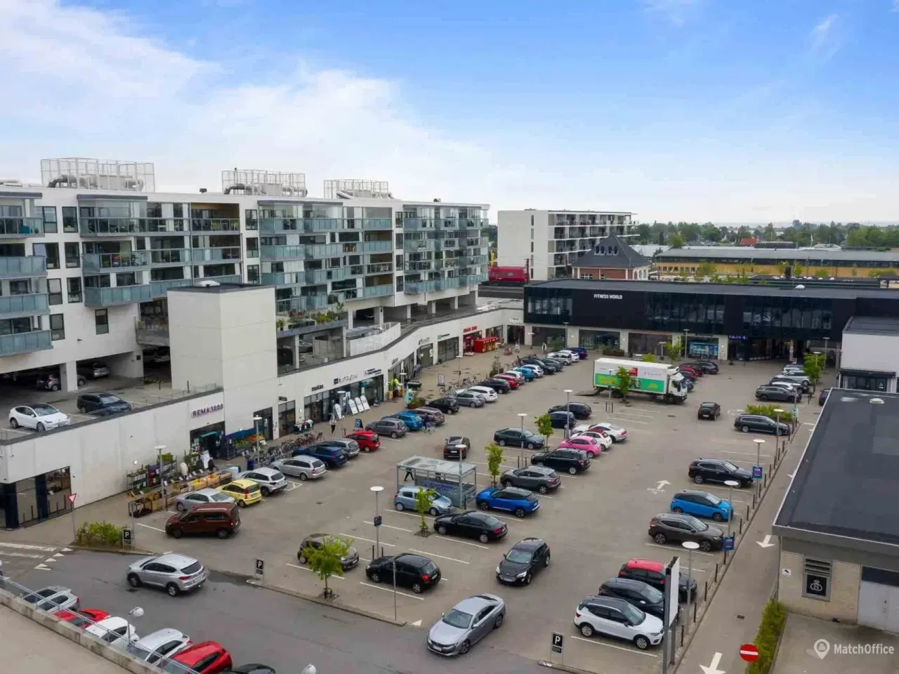 Billede 1 - Stort og indbydende butikslokale i travlt indkøbsområde