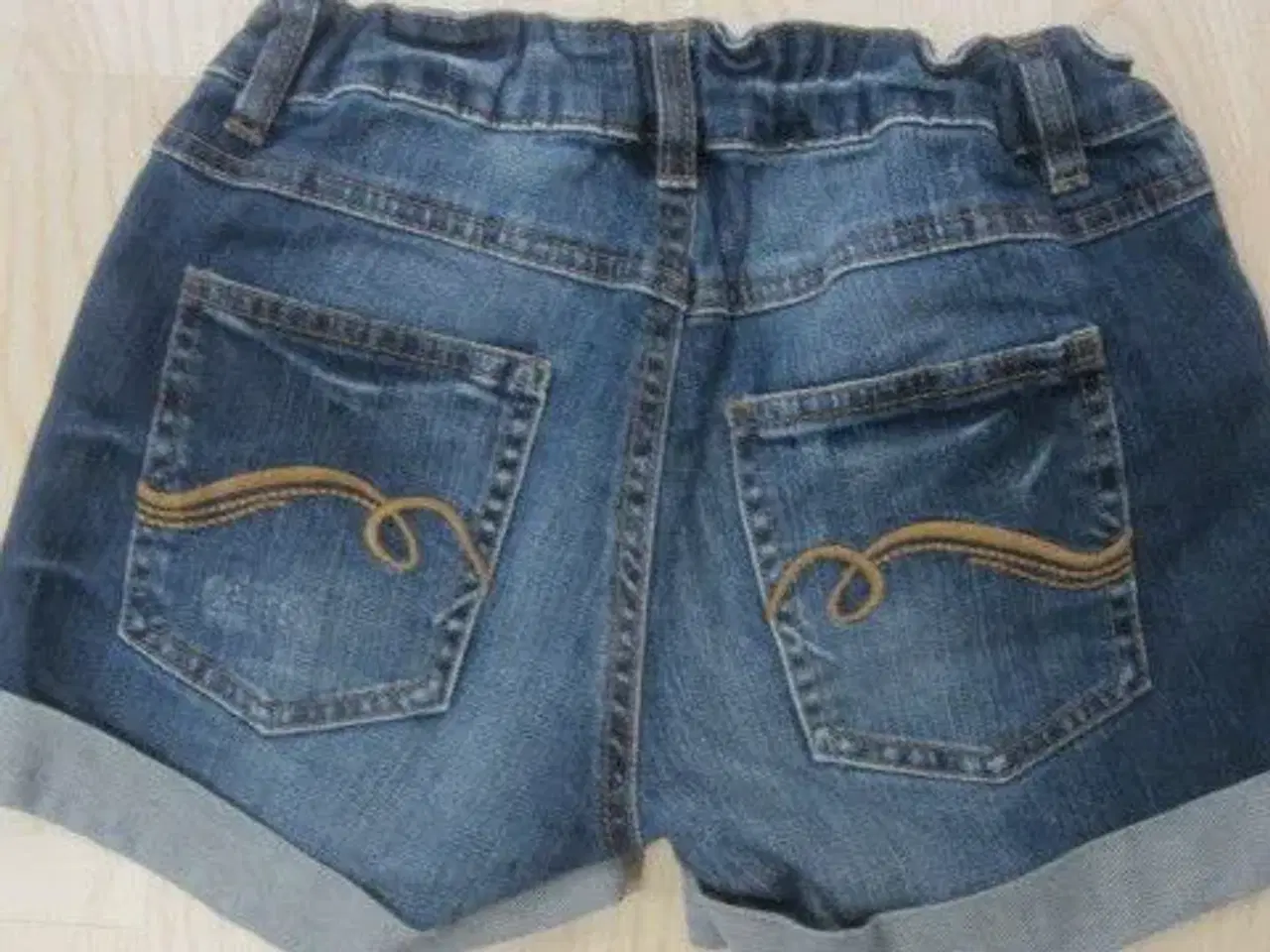 Billede 2 - Str. 10-11 år, BENETTON cowboyshorts